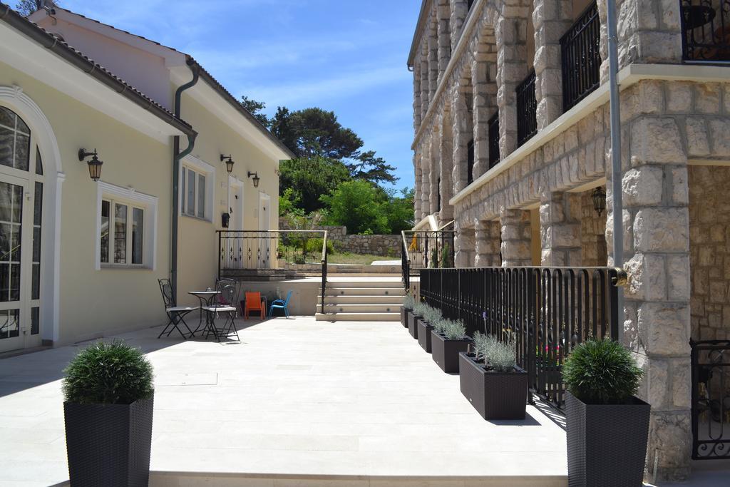 Villas Arbia - Margita Beach Hotel Banjol Exterior photo